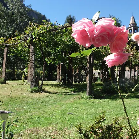 Grotto Pergola Giornico